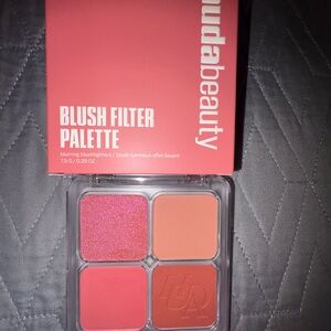 HUDA BEAUTY Blush Filter Palette in Bold Red